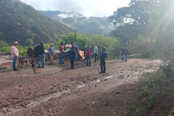 Habitantes de ejido en Coyuca de Catalán se atrincheran ante avance de La Familia Michoacana