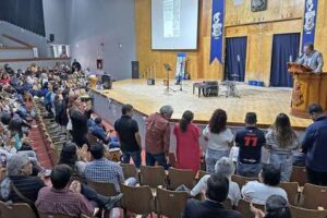Homenajean a Francisco Bravo por 41 años de labor docente y sindical