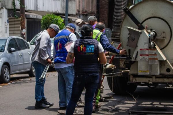 Encabeza Alessandra Rojo jornada de desazolve en la colonia Roma