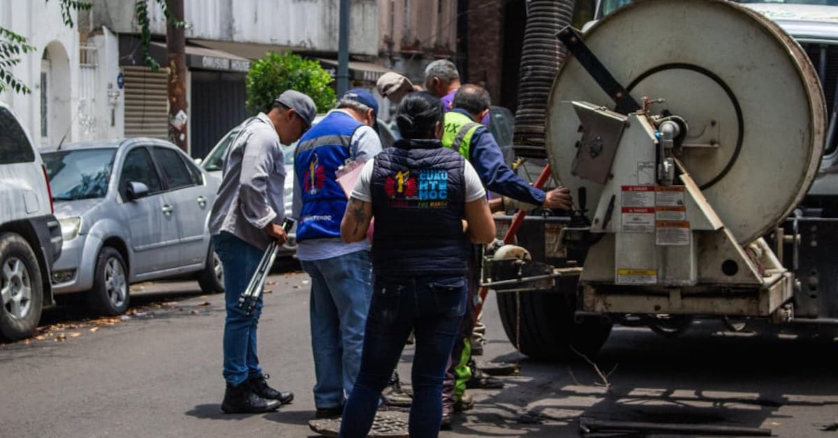 Encabeza Alessandra Rojo jornada de desazolve en la colonia Roma