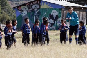 Selección zapatista pierde partido amistoso contra veteranos del 86 en 1999