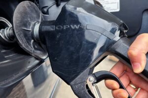 Costco vende gasolina con márgenes mínimos en EE.UU. para atraer clientes a sus almacenes