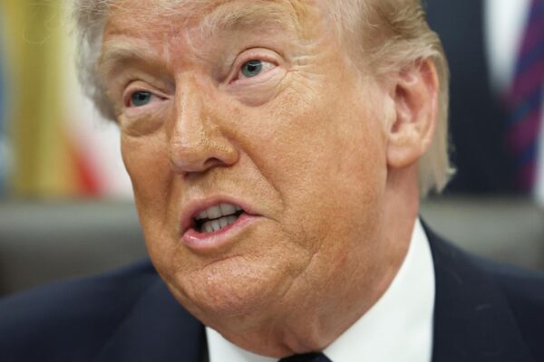 Trump firma orden ejecutiva para probar y vetar modelos de IA por seguridad nacional
