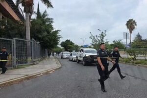 Hallan cuatro cuerpos decapitados frente al Congreso de Guerrero