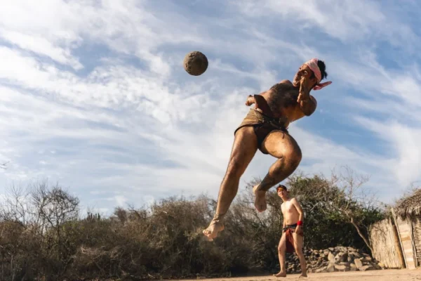 Arqueólogo de Teotihuacán señala que mural muestra juego de pelota con el pie
