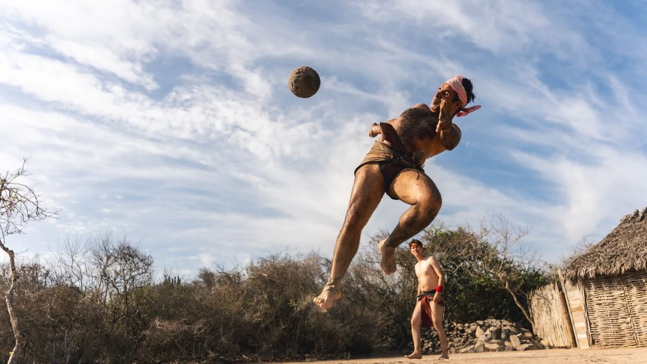 Arqueólogo de Teotihuacán señala que mural muestra juego de pelota con el pie