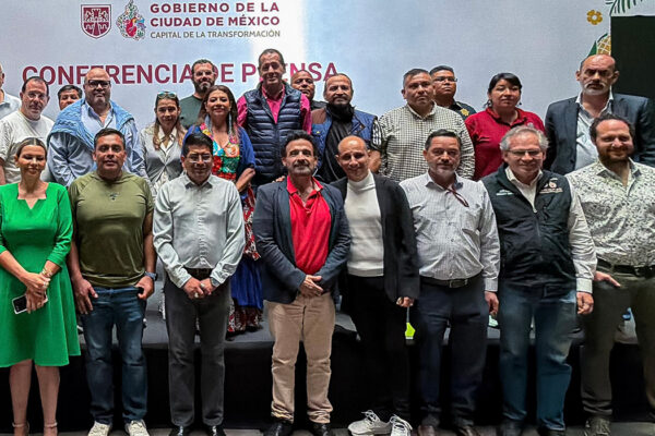 Clara Brugada se reúne con comerciantes del Centro Histórico por afectaciones del plantón de la CNTE