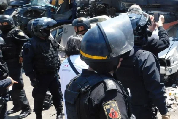 Exigen reaprehensión de policía que golpeó a hombre de 54 años en Los Reyes La Paz