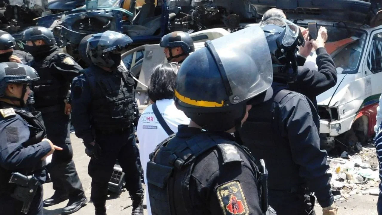 Exigen reaprehensión de policía que golpeó a hombre de 54 años en Los Reyes La Paz