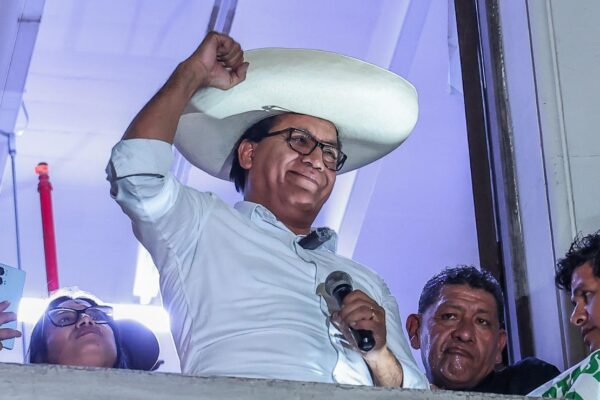 Roberto Sánchez aventaja a Keiko Fujimori por cerca de 20 mil votos en Perú