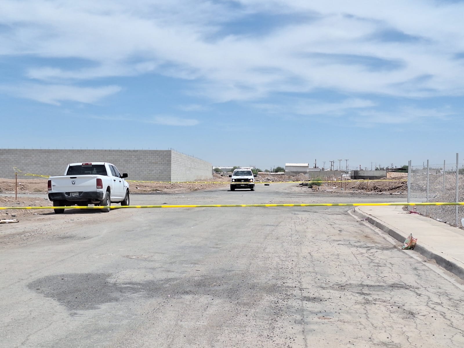 Hallan cadáver de hombre maniatado en colonia Sol del Amanecer en Mexicali