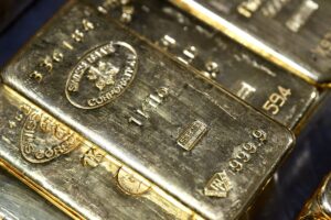 El oro cae por debajo de los 4,000 dólares la onza por primera vez desde noviembre