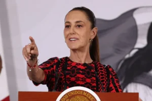Claudia Sheinbaum encabeza la Mañanera del Pueblo desde Palacio Nacional