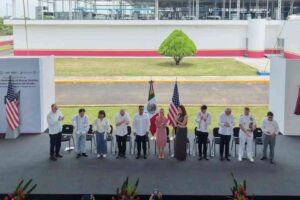 Inaugura Sheinbaum planta de moscas estériles en Chiapas con inversión de 83.8 mdd de EE.UU.