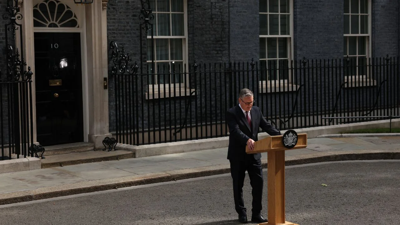 Keir Starmer renuncia al liderazgo laborista; Andy Burnham, favorito para sucederlo sin elecciones generales