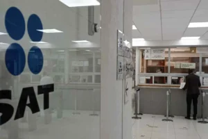 Inhabilitan por un año a exadministrador de la Aduana de Lázaro Cárdenas por ocultar 1.5 mdp
