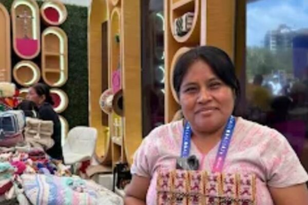 Artesanos mexicanos respaldados por Compartamos Banco exponen en la Aldea Global 2026