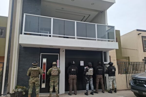 Desmantelan hangar y aseguran avioneta con cocaína en Valle de Mexicali; FGR incinera 300 kg de droga en Edomex
