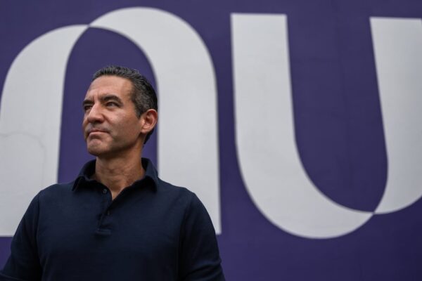 Nubank desmiente cierre tras enviar mensaje erróneo a clientes sobre liquidación