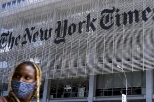 Editor de The New York Times acusa a empresas de IA de ‘robo descarado’ de contenidos