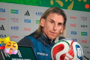 Sheinbaum confía en victoria de México ante Ecuador; DT ecuatoriano critica logística de viaje
