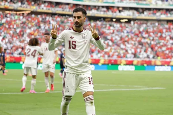 España vence 1-0 a Uruguay con gol de Álex Baena y asegura el liderato del Grupo H