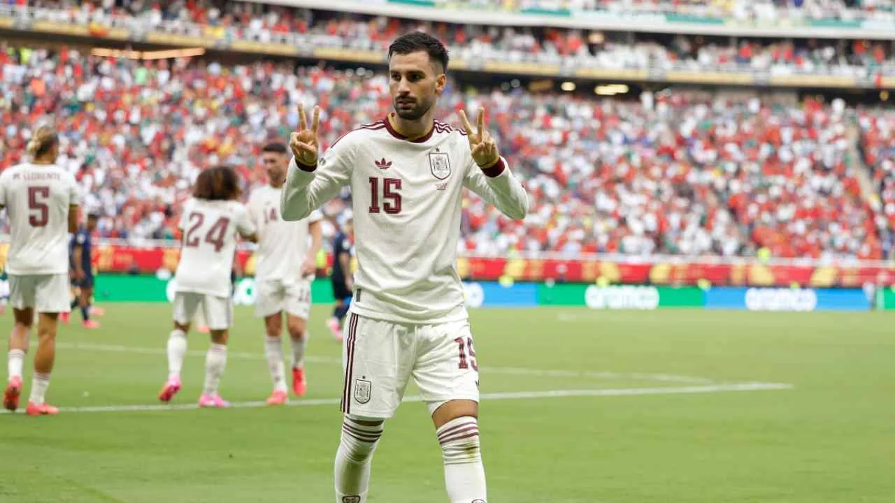 España vence 1-0 a Uruguay con gol de Álex Baena y asegura el liderato del Grupo H
