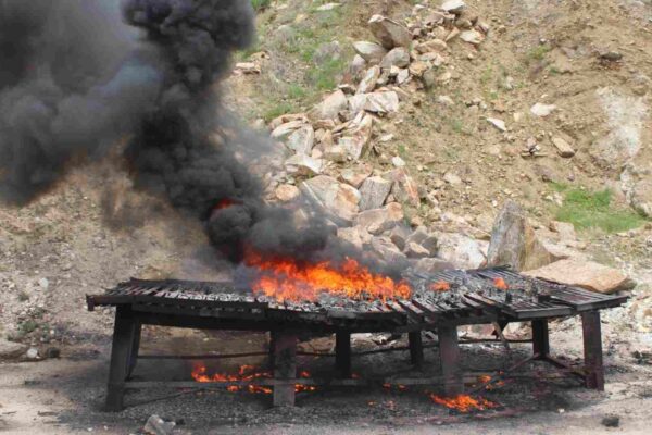 Marina destruye 1.5 toneladas de cocaína decomisada en Guerrero