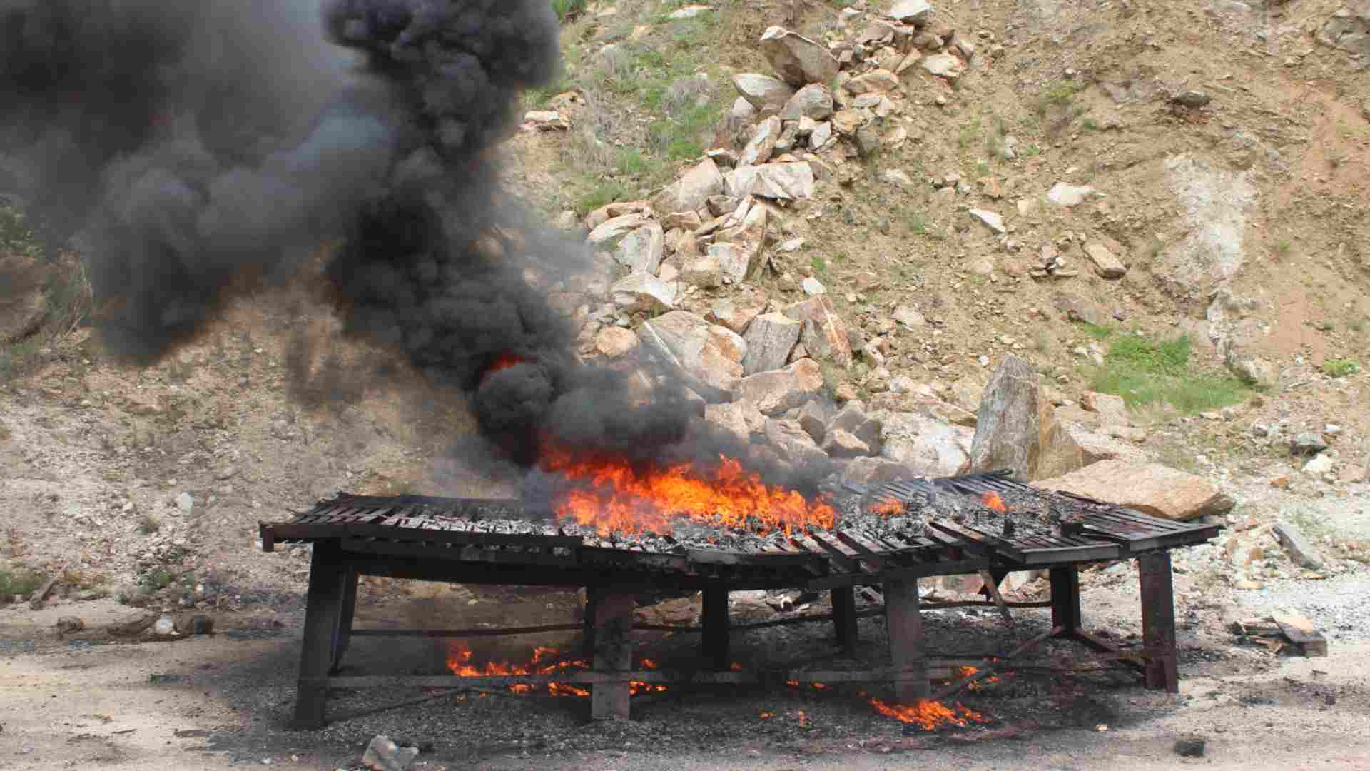 Marina destruye 1.5 toneladas de cocaína decomisada en Guerrero