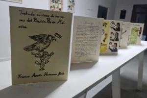 Exposición ‘Al balón le vale madres’ utiliza el fútbol para criticar problemas sociales