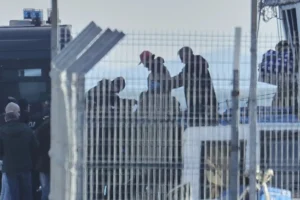 ONU critica normativa de la UE que permite centros de deportación fuera de sus fronteras