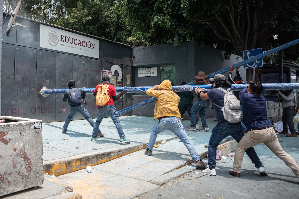 CNTE mantiene huelga y plantón en CDMX; Sheinbaum descarta desalojo y cita provocación previas al Mundial