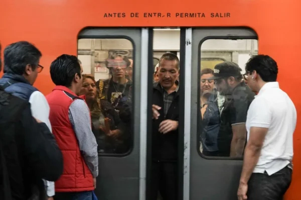 Suspenden servicio en Línea 2 del Metro por persona en vías