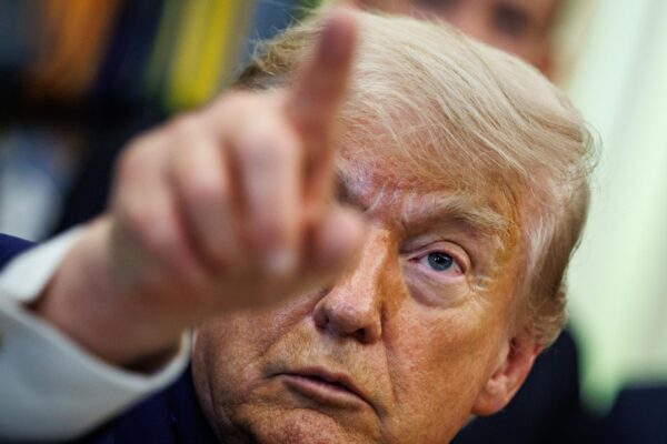 Trump anuncia represalias contra Irán tras derribo de helicóptero en el Estrecho de Ormuz