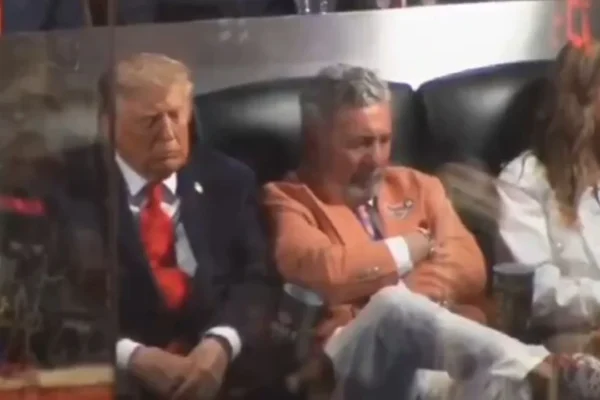 Abuchean a Trump en la NBA y captan cámaras con ojos cerrados; Casa Blanca lo niega