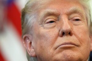 Trump defiende acuerdo con Irán y califica de ‘estúpidos’ a sus críticos
