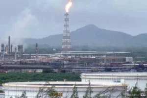 Controlan fuga en planta de Alkilación de la refinería de Salina Cruz