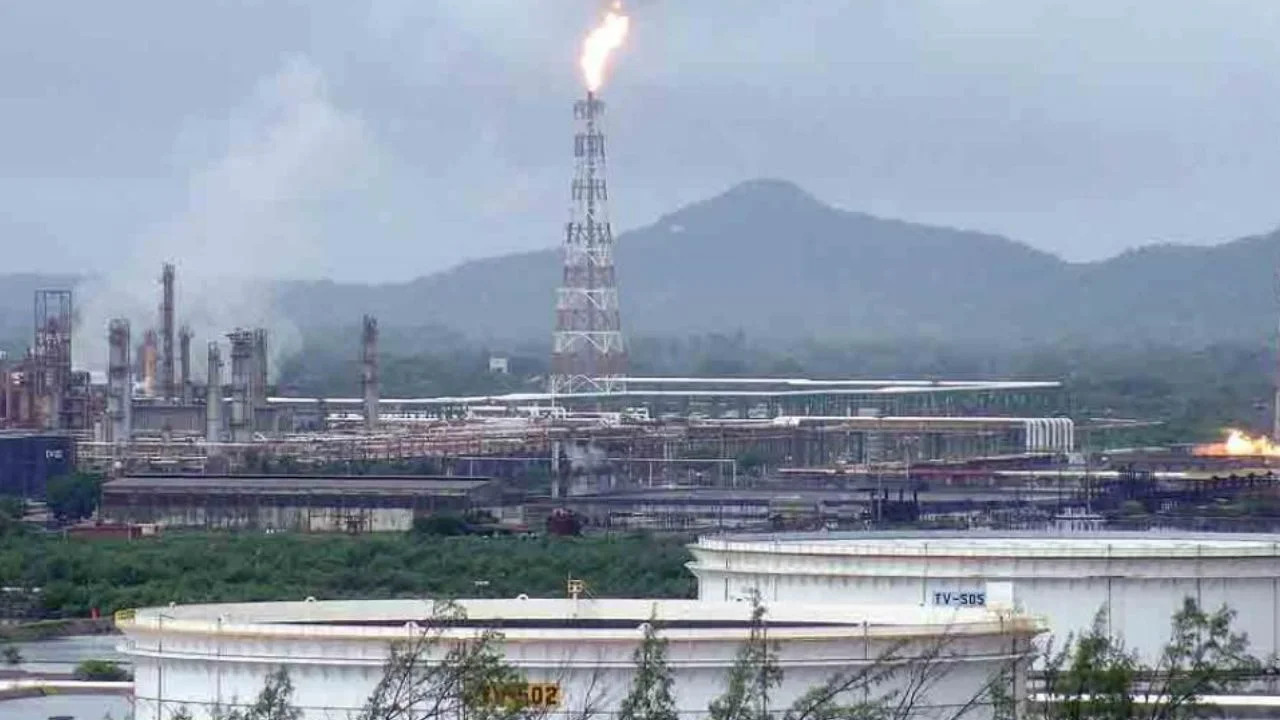 Controlan fuga en planta de Alkilación de la refinería de Salina Cruz