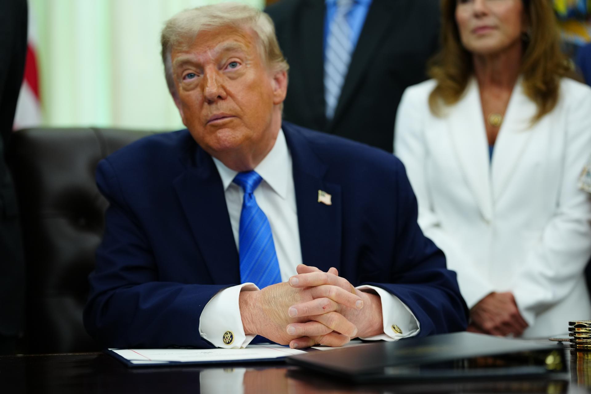 Trump duda de renovar el T-MEC y México denuncia desigualdad arancelaria