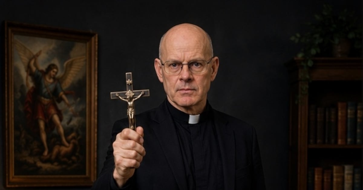 Destituyen a exorcista en Washington por vincular ovnis con demonios