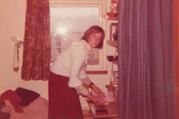 Subastan fotos y cartas inéditas de la adolescencia de Lady Di