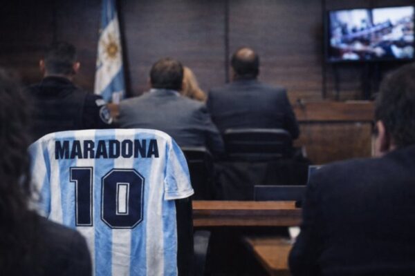 En juicio por muerte de Maradona, enfermero advirtió falta de equipos para emergencias