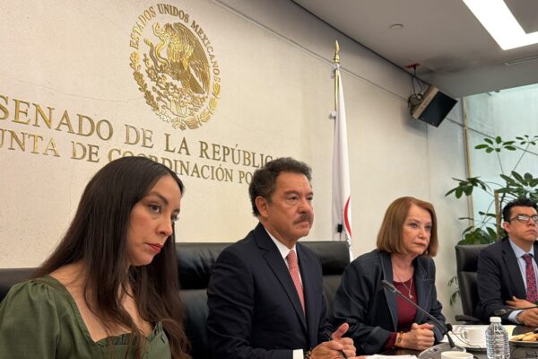 CNTE bloquea aeropuerto de Tijuana y calzada de Tlalpan en vísperas del Mundial 2026