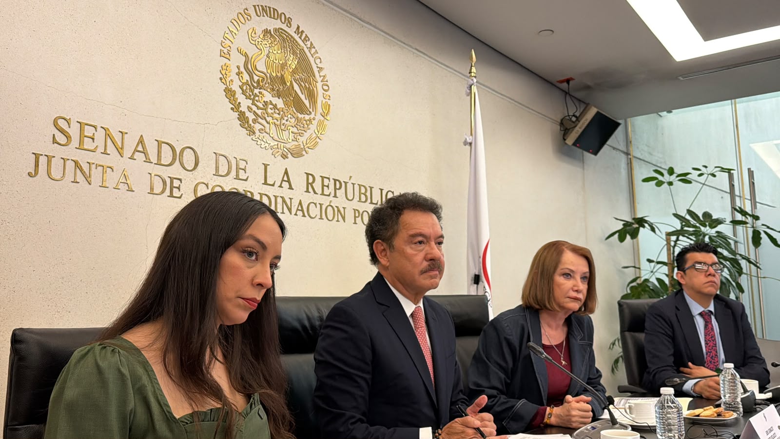 CNTE bloquea aeropuerto de Tijuana y calzada de Tlalpan en vísperas del Mundial 2026