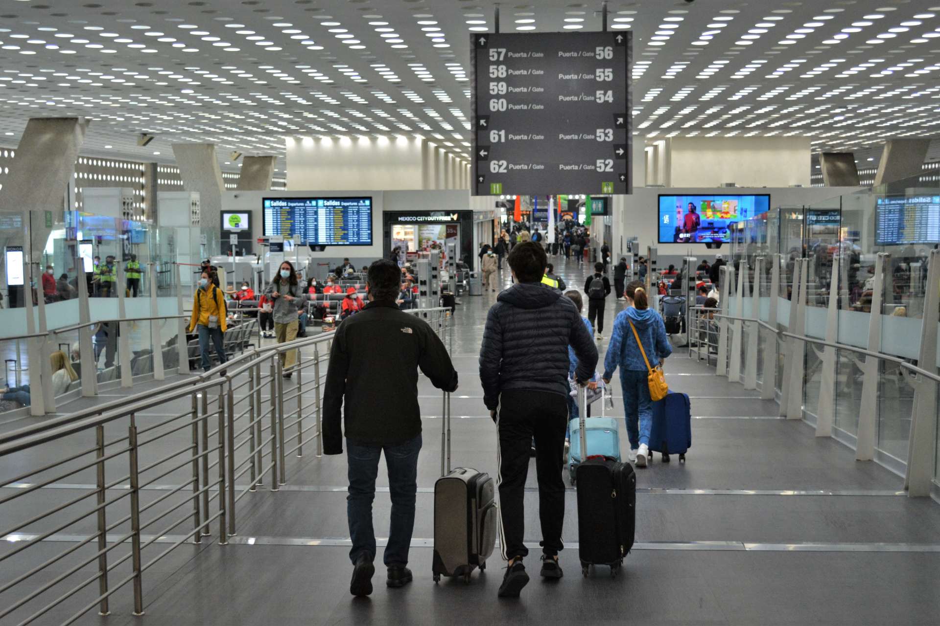 Estudio revela que el Mundial 2026 no impacta significativamente en Airbnb CDMX; taxis del AICM lanzan descuentos