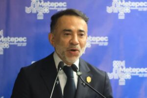 Exfuncionaria denuncia al alcalde de Metepec por corrupción y acoso sexual