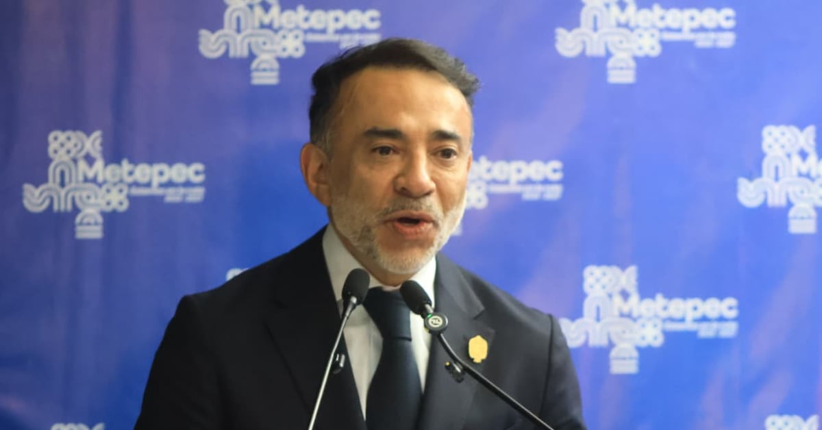 Exfuncionaria denuncia al alcalde de Metepec por corrupción y acoso sexual