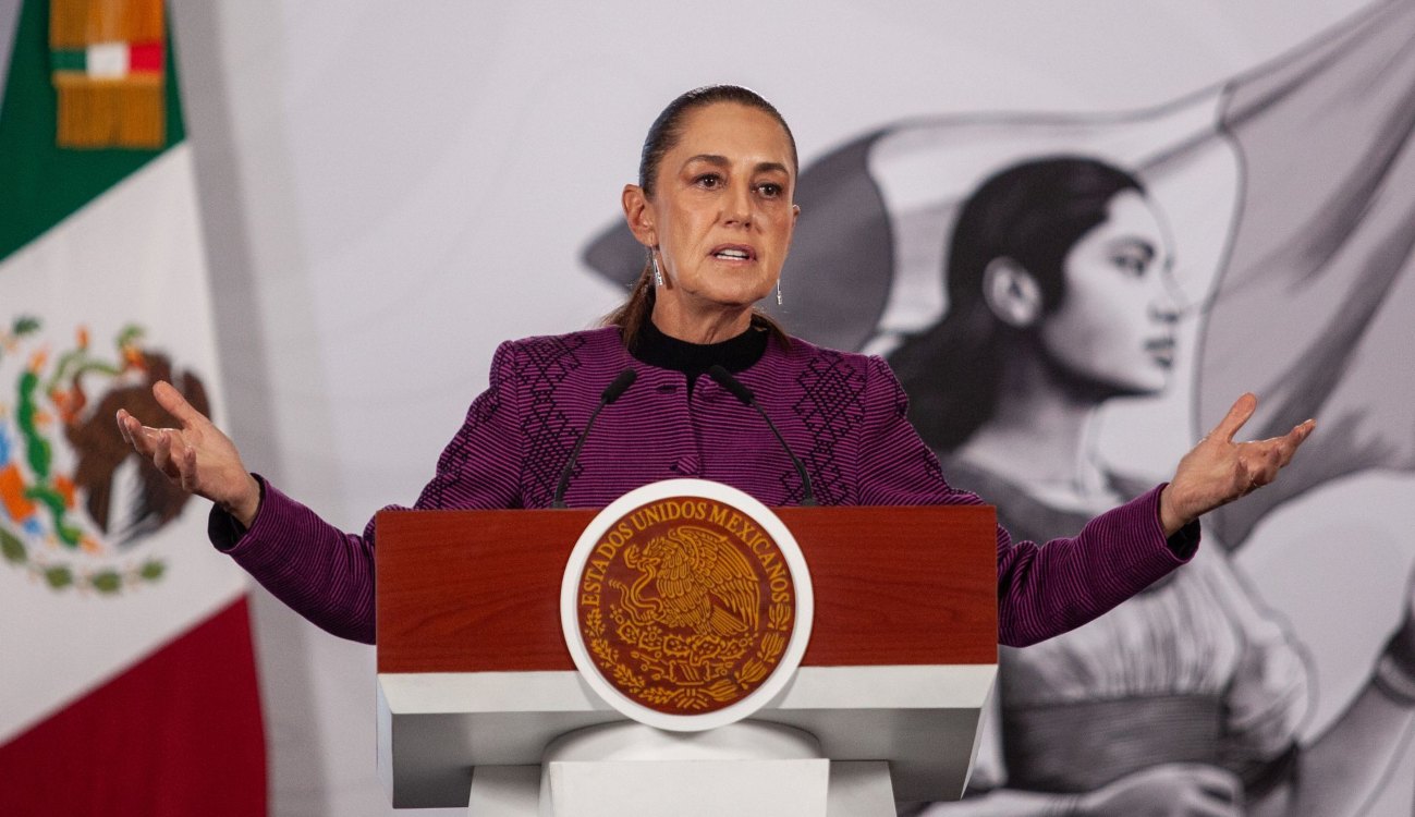 Hallan objetos punzocortantes en vehículos de la CNTE; Sheinbaum cuestiona marcha al Estadio