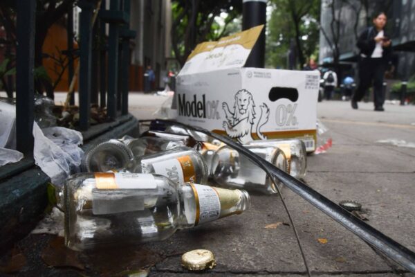 Generan 40 toneladas de basura en CDMX tras celebración por victoria de México sobre Corea del Sur