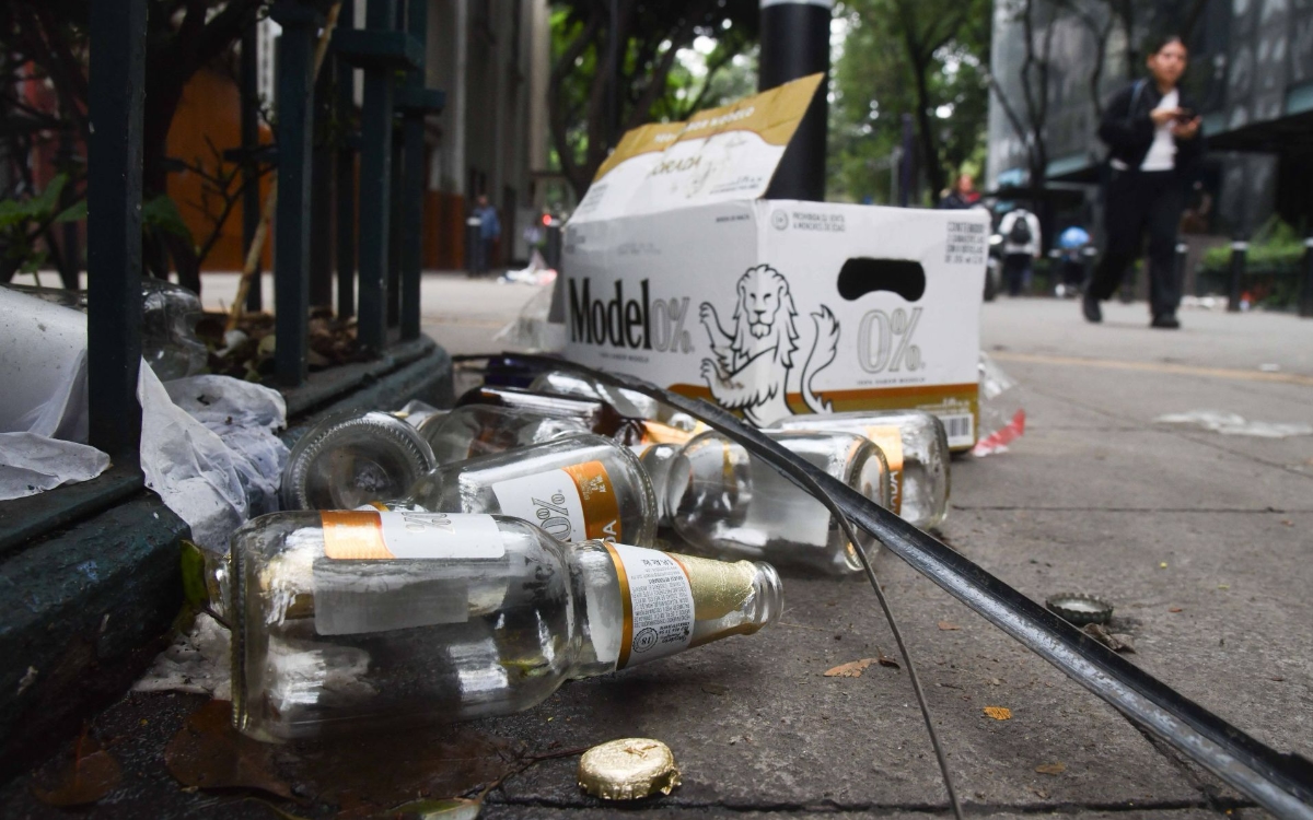Generan 40 toneladas de basura en CDMX tras celebración por victoria de México sobre Corea del Sur